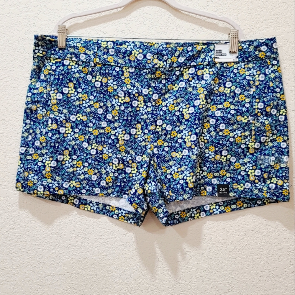 New a.n.a Navy Kelly Floral Short